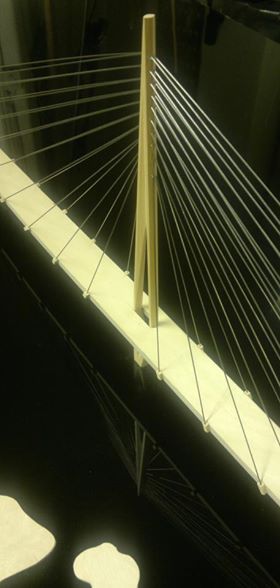 1. palkinto Kruunuvuoren silta, puu - akryyli - teräs, CNC-jyrsitty pilari, 1/500